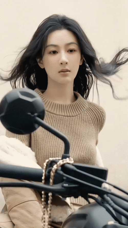 她这些年变化真大,现在的杨紫又成熟又好看,什么风格都可以轻松驾驭.