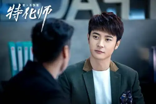 《特化师》开播 张丹峰百变造型放飞自我