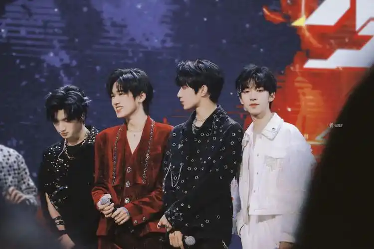 跪求tnt时代少年团无水印高清少见的照片