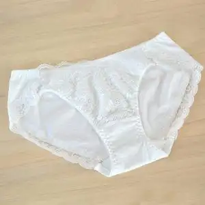 白色内裤莫代尔蕾丝无痕纯棉内裆中低腰女士大三角舒适透气弹性好