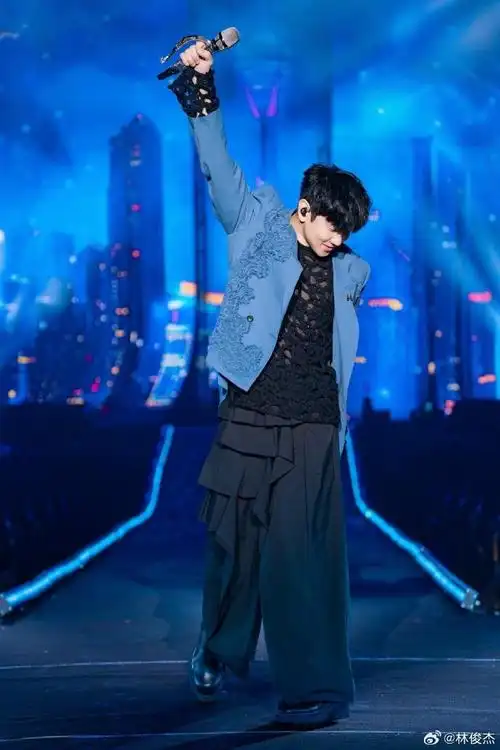 林俊杰jj20世界巡回演唱会##jj20andbeyond##在林俊杰演唱会重拾快乐