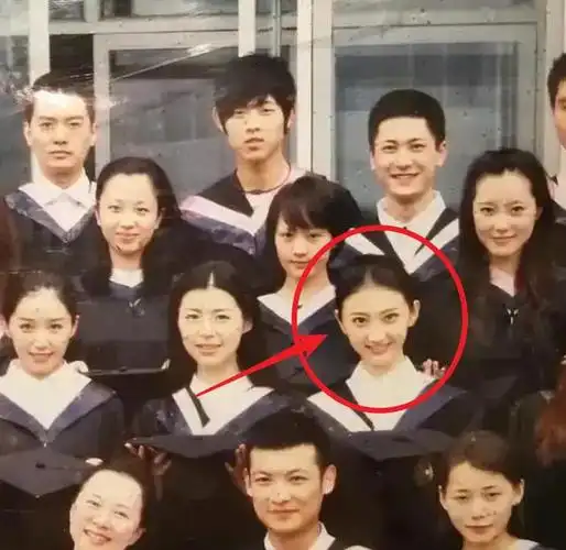 郑爽张恒官司不断,昔日同窗却再度翻红,还被提议出演微微一笑|景甜