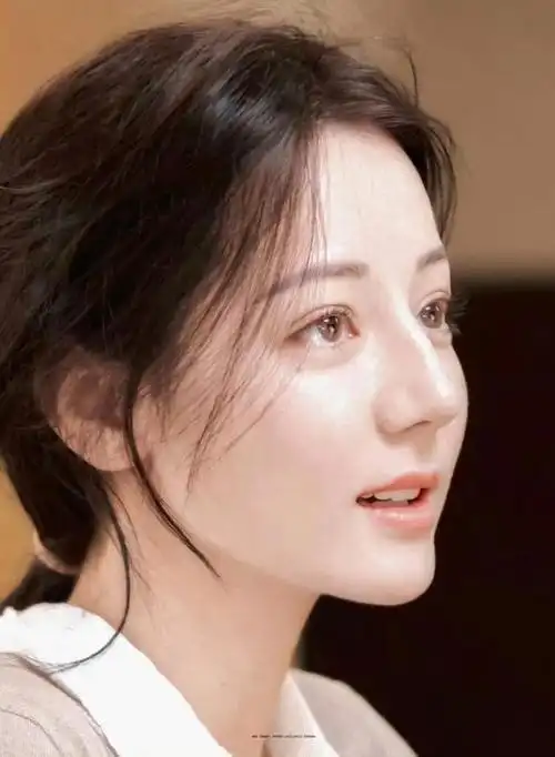 热巴《花儿与少年》素颜出镜上热搜第一!化妆时弹幕疯狂飙神评论