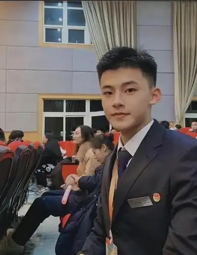 这枚19岁的山东籍大一新生有点上头|小哥哥|山东人_网易订阅