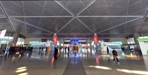 在呼和浩特东站候车