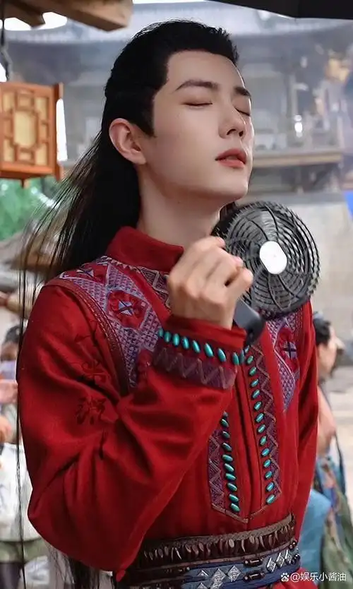 《玉骨遥》肖战唯一的红衣造型,从高冷少司命变成调皮的时影!