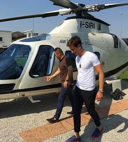 王思聪炫富很低调 看看高调的世界顶级富二代