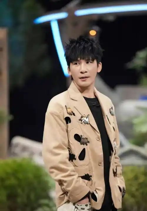 原创极限挑战10曝拟邀嘉宾十周年欲请男人帮黄晓明大张伟加盟