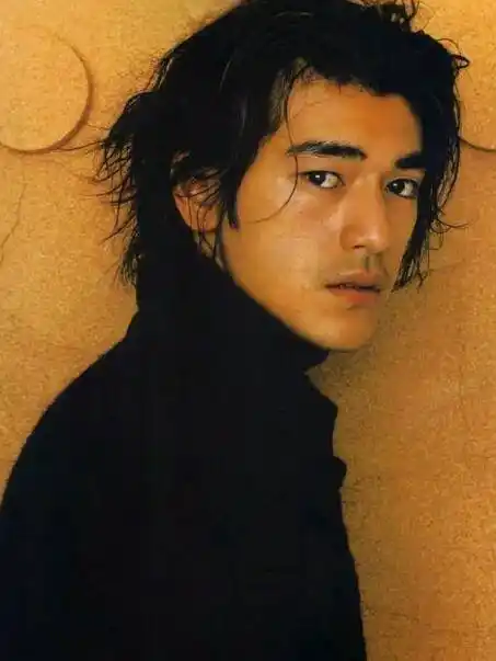 前空姐曝在飞机上向金城武求签名 后被其投诉打扰休息