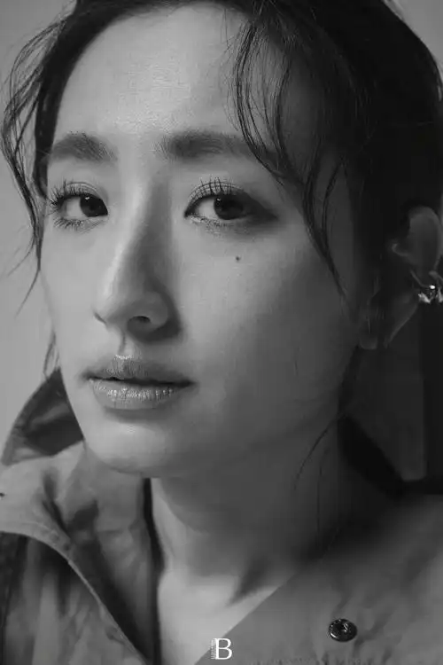 柯佳嬿简洁画风时尚写真图片