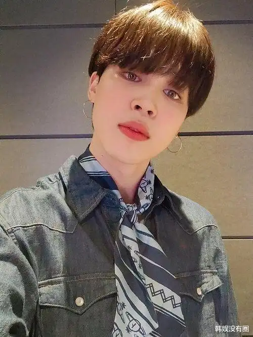 天使下凡防弹少年团朴智旻晒自拍照比玩偶更像玩偶