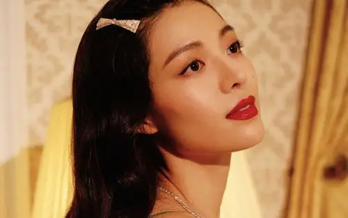 首页 桌面壁纸 大陆明星 钟楚曦墨绿色吊带裙性感图片壁纸上一张 下一