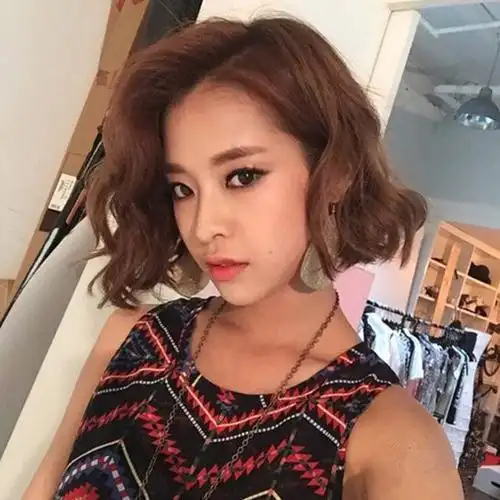 女生短发卷发发型图片烫完可美到下个季度