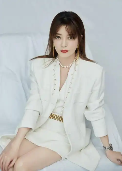 赵薇穿气质短裙大秀美腿,45岁还有这样的身材,惹得多少人羡慕啊