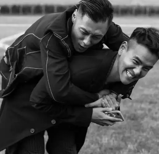 彭于晏余文乐合照一个姿势引发争议这画面谁能顶得住