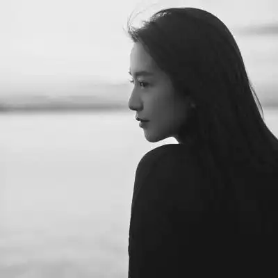 黑白女头高冷意境丧侧脸