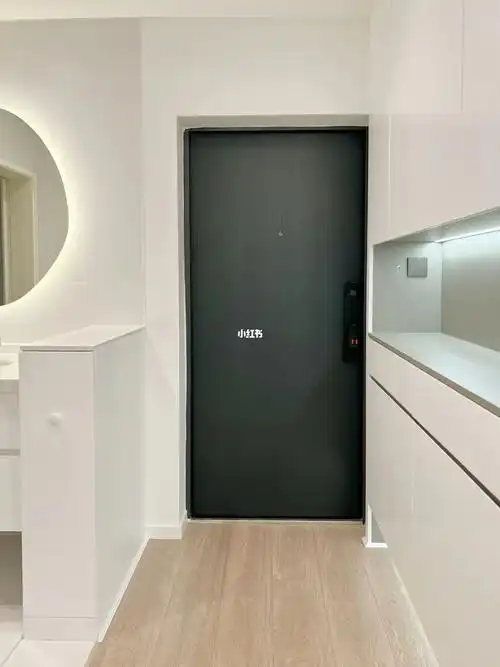 那就极简到底,干脆不装入户门套吧,省了门套的钱90,没想到效果