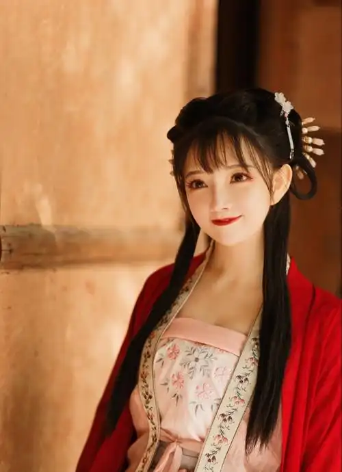 穿汉服的女生也太甜美了吧,可爱又娇俏,萌到我的心都软了_腾讯新闻