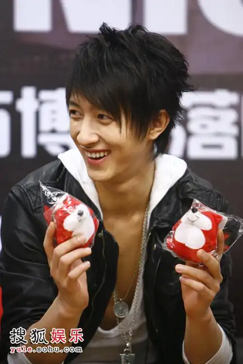 组图:sj-m做客搜狐秀中文 誓做中国最顶尖组合