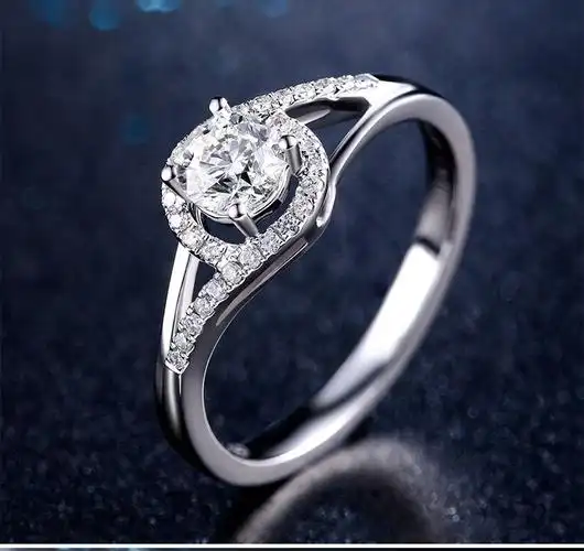 周六福 50分vs净度白18k金钻石戒指