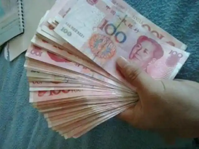 刚取的4万现金,去趟超市就丢了,捡钱者归还1万:就捡了这么多