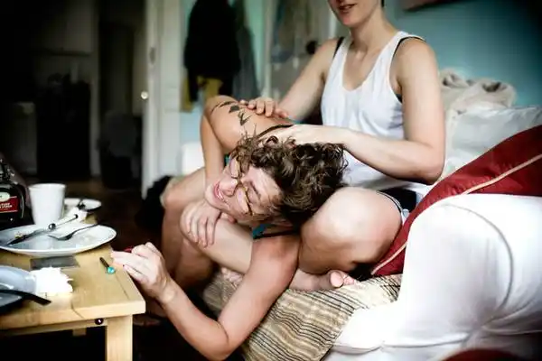 女同性情侣的私密照谁说拉拉不性福图