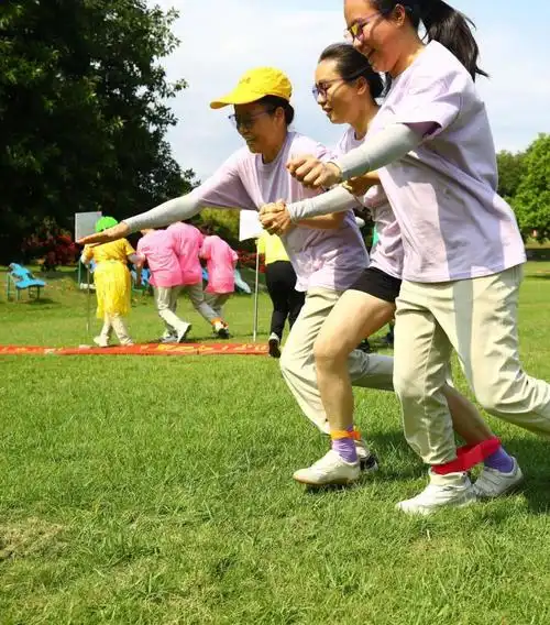 三亚南山景区举办趣味活动欢度"三八"妇女节