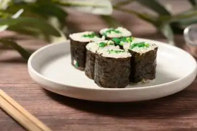 盘子里的海草手卷 海草