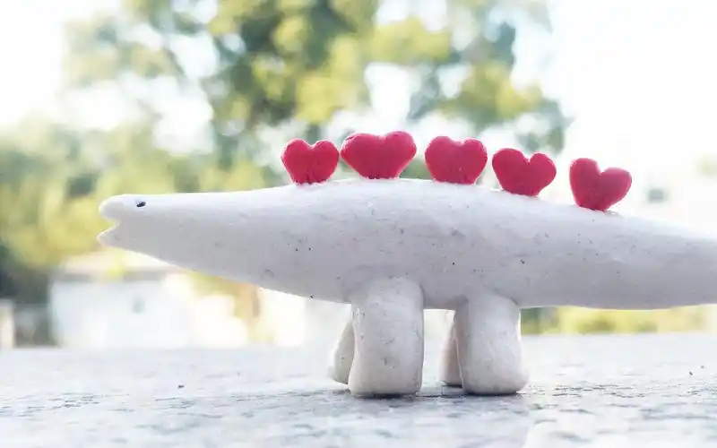 奶凶奶凶的爱心剑龙,软陶制作可爱呆萌小恐龙流程,简单易学