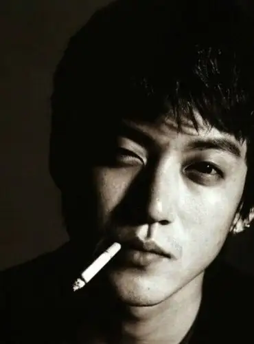 大概是叼着烟最帅的男人--小栗旬