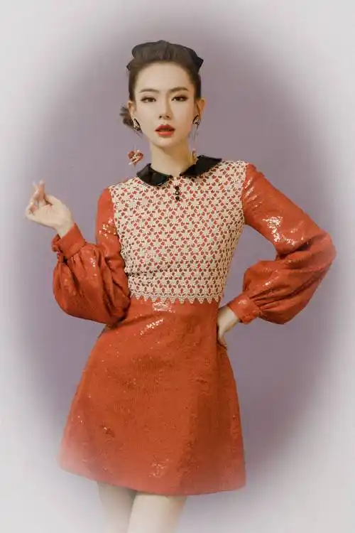 戚薇新造型太撩人,温柔风连体裤搭配霸气眼妆,女王范儿十足_外套_整体