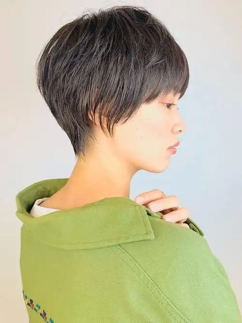 最心动的女士短发,露出耳朵就是不一样,利落个性还自然|发型|脸型