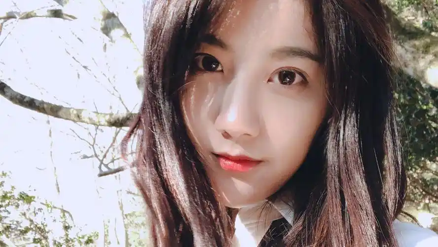 李艺彤图片列表 - 影乐酷