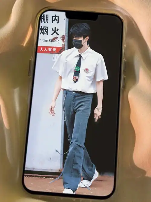 啊啊啊好长的腿 好细的腰 好小的头 好帅的脸 太鲨我了#帅哥  #刘耀文