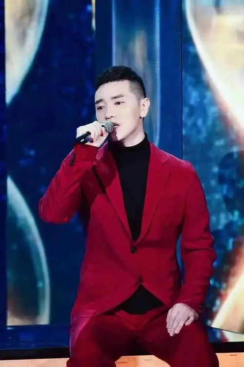 王琪央视春晚独唱《可可托海的牧羊人》,成功逆袭闪耀华人圈