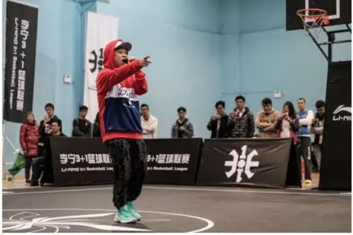 淘汰赛阶段,龙井说唱孙旭携武汉本土rapper"大狗","忘词"惊喜登场