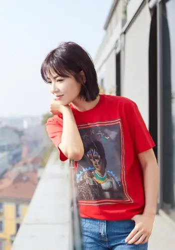 原创刘涛一款短发搭配一条白色条纹连衣裙减龄又时尚美得不像话