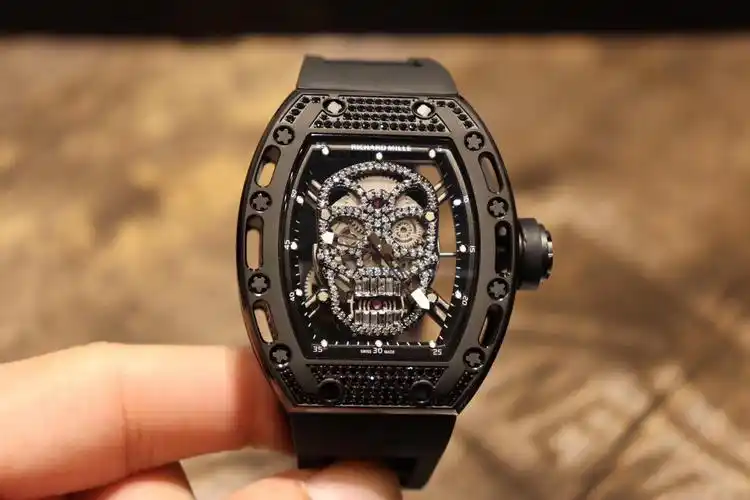 据资料显示,richard mille手表均价1万元,最便宜的50万元以上,最贵的1