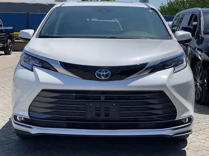 2021款丰田塞纳25l混动四驱ltd白色价格