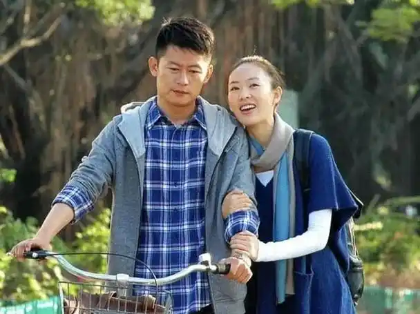 李健:19岁演戏,42岁因《狂飙》走红,娶了初中恋人成好男人