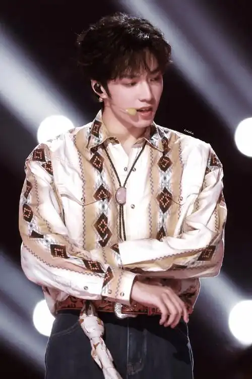 刘耀文超话谢谢@时代少年团-刘耀文,对演唱会更期待了#刘耀文叁重楼暨