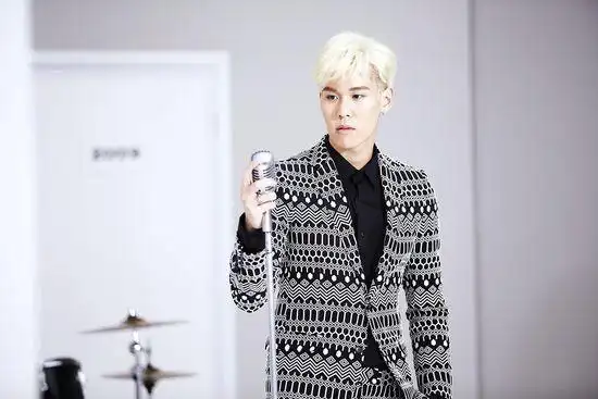 周兴哲帅哥哥也出道变发rap向周董看齐