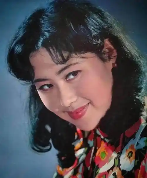 女演员也是人,她们当然也向往富贵温柔乡里的幸福生活,所以才选择出国