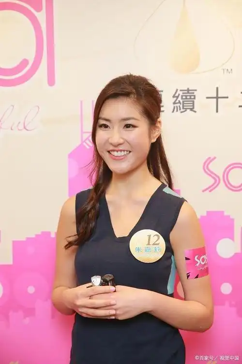 蔡思贝曾被问价一夜200万,却不屈不挠,在加拿大演出精彩!