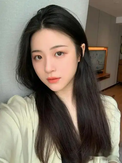 但是我们常常会发现有些女生即便是素颜的状态也非常的好看,即便是不