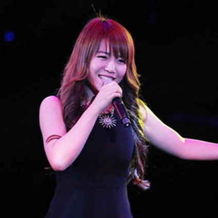 图中国好声音赵露的胸器有很多宅男表示幻灭