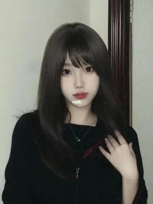 成都发型设计王力茗: 一款超级百搭的中长发 锁骨发 ～ 95中等层次