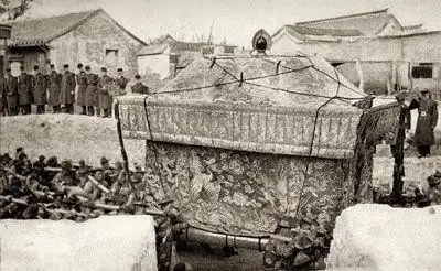 慈禧太后遗体三次入殓之谜:慈禧太后尸体被扒只剩内裤