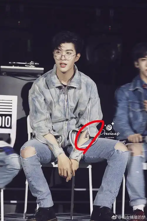 范丞丞又换了个纹身,有点酷