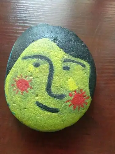 让美穿越学生的心灵――丰李中心小学(五四班)石头画